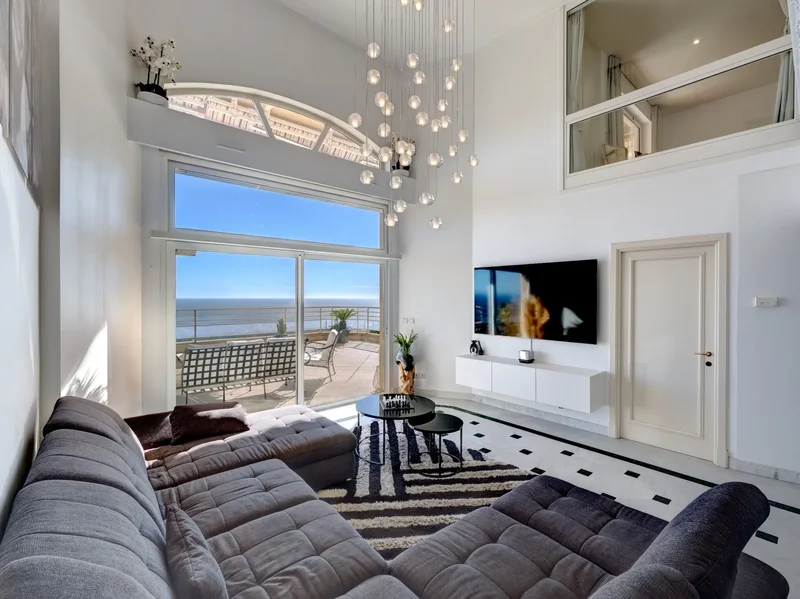 Elegant Sea View Duplex With Jacuzzi And Panoramic Terrace Near Monaco, Beausol…