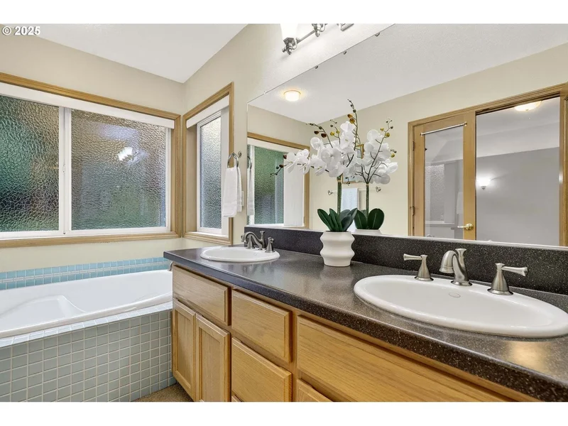 14341 SE Terrace Dr, Clackamas, OR 97015, Clackamas, Oregon, United States. - Photo 29