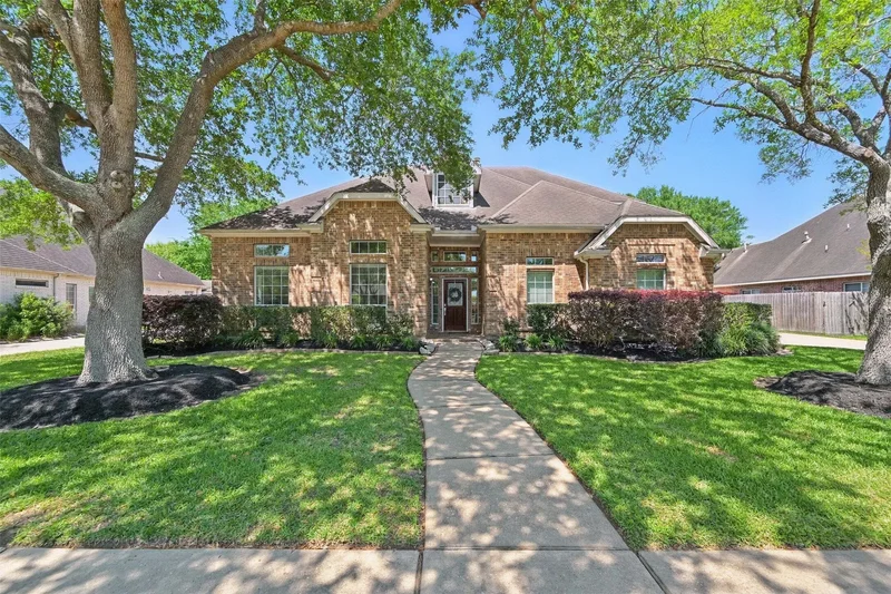 5 Bedrooms Single Family Detached