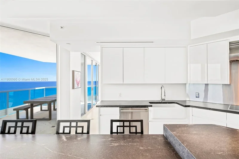 5025 Collins Ave, Miami Beach, Florida, United States. - Photo 30