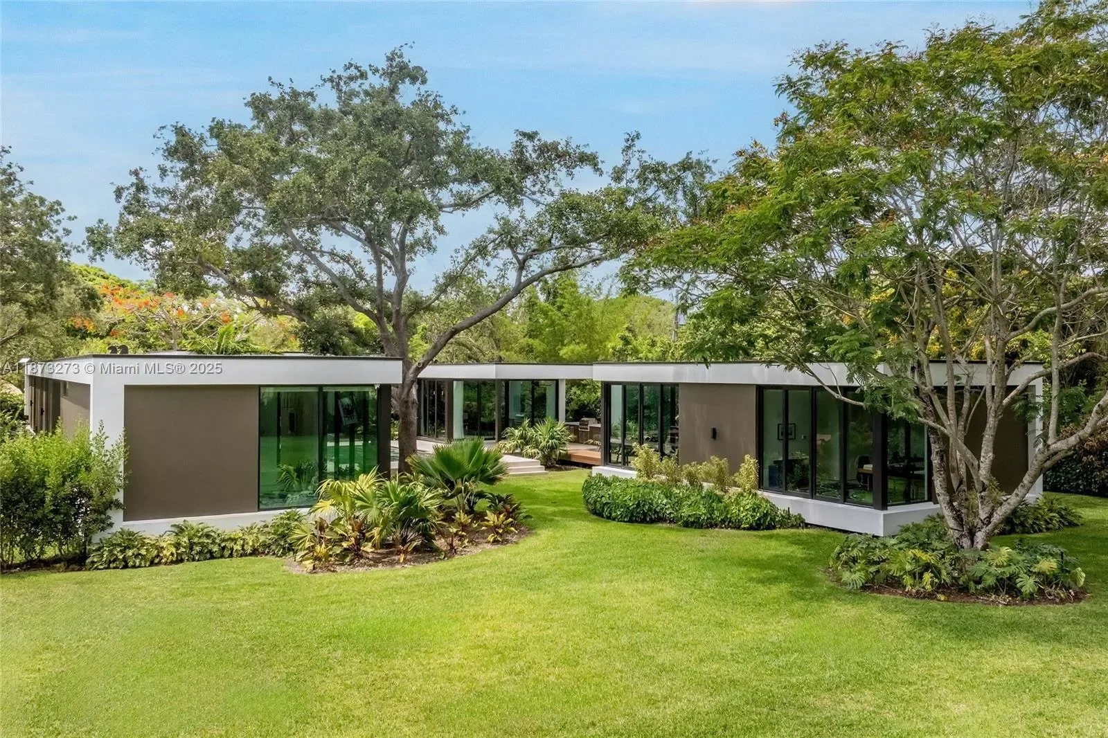 12100 SW 79th Ave, Coral Gables, Florida, United States. - Photo 64