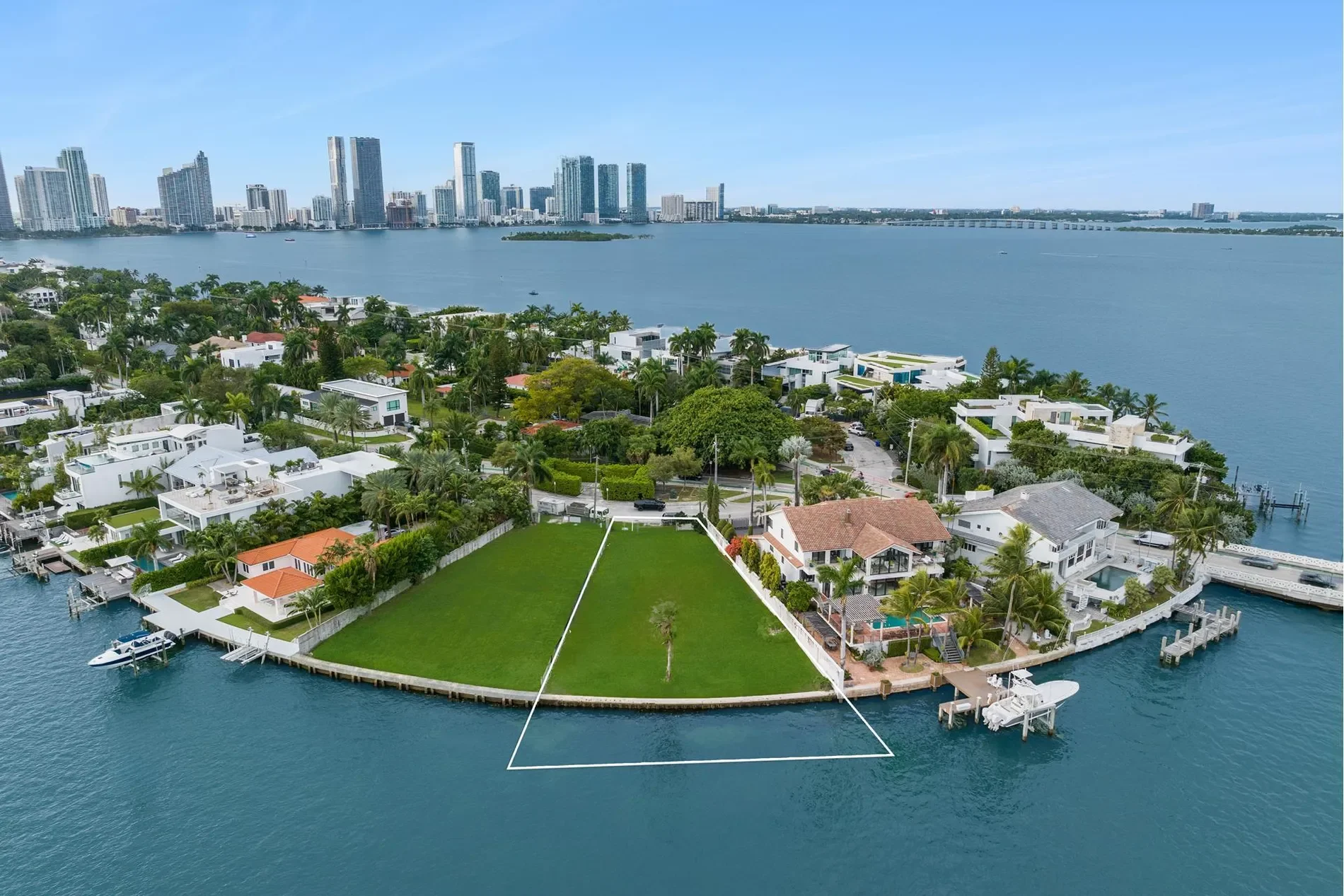 1386 S Venetian Way, Miami, Florida, United States. - Photo 6