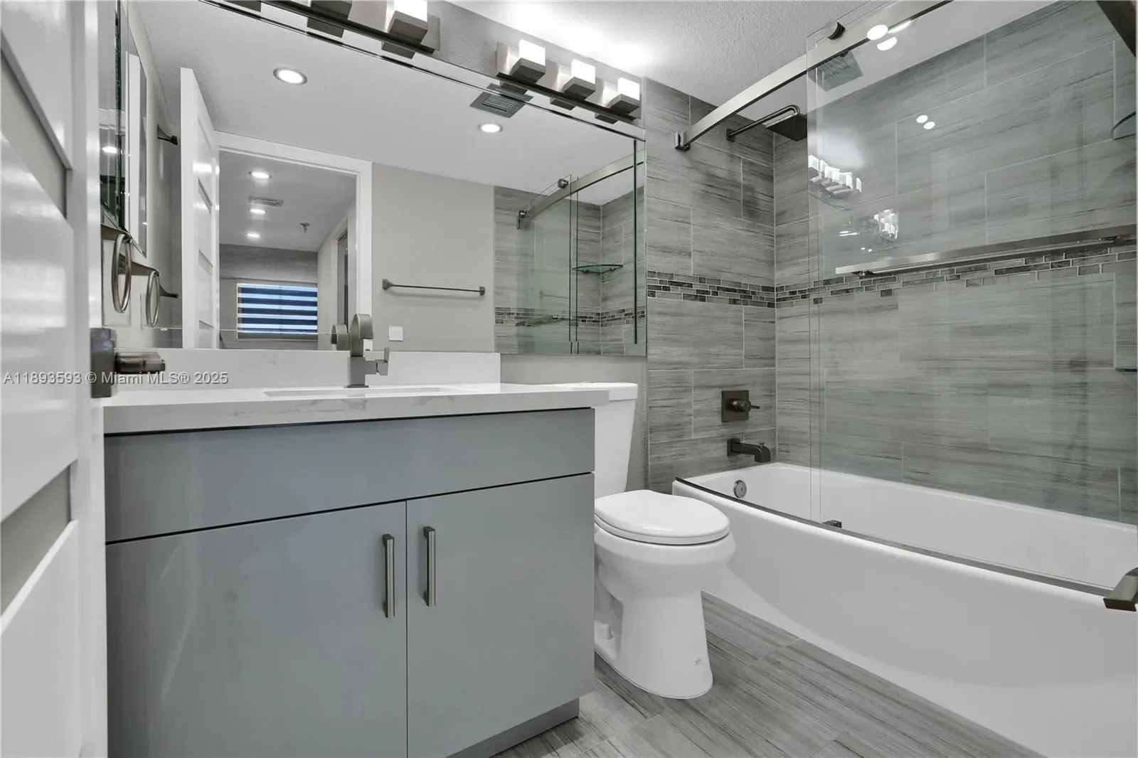 5880 Collins Ave, Miami Beach, Florida, United States. - Photo 6