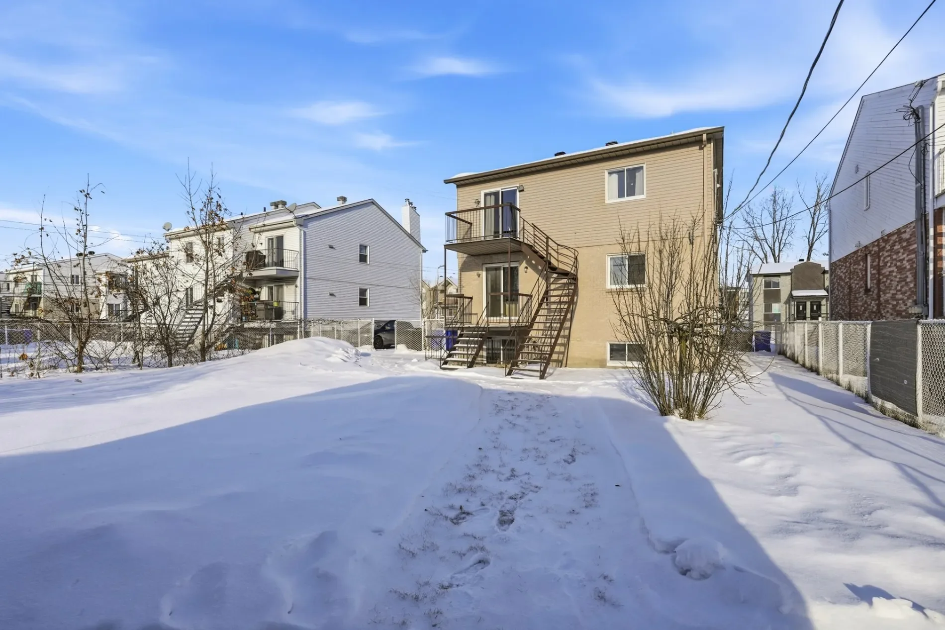 Exterior photo 5