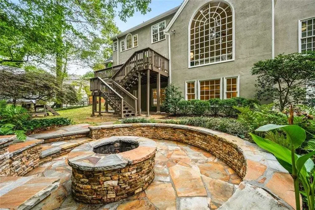 Exterior photo 9