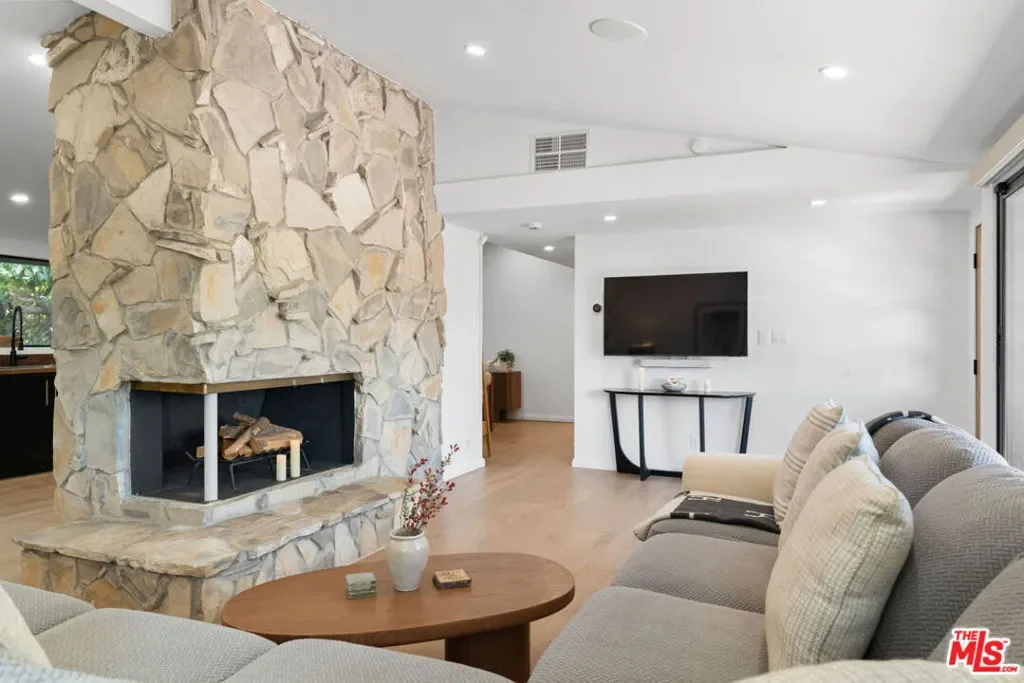 22261 Ybarra Road, Los Angeles, California, United States. - Photo 7