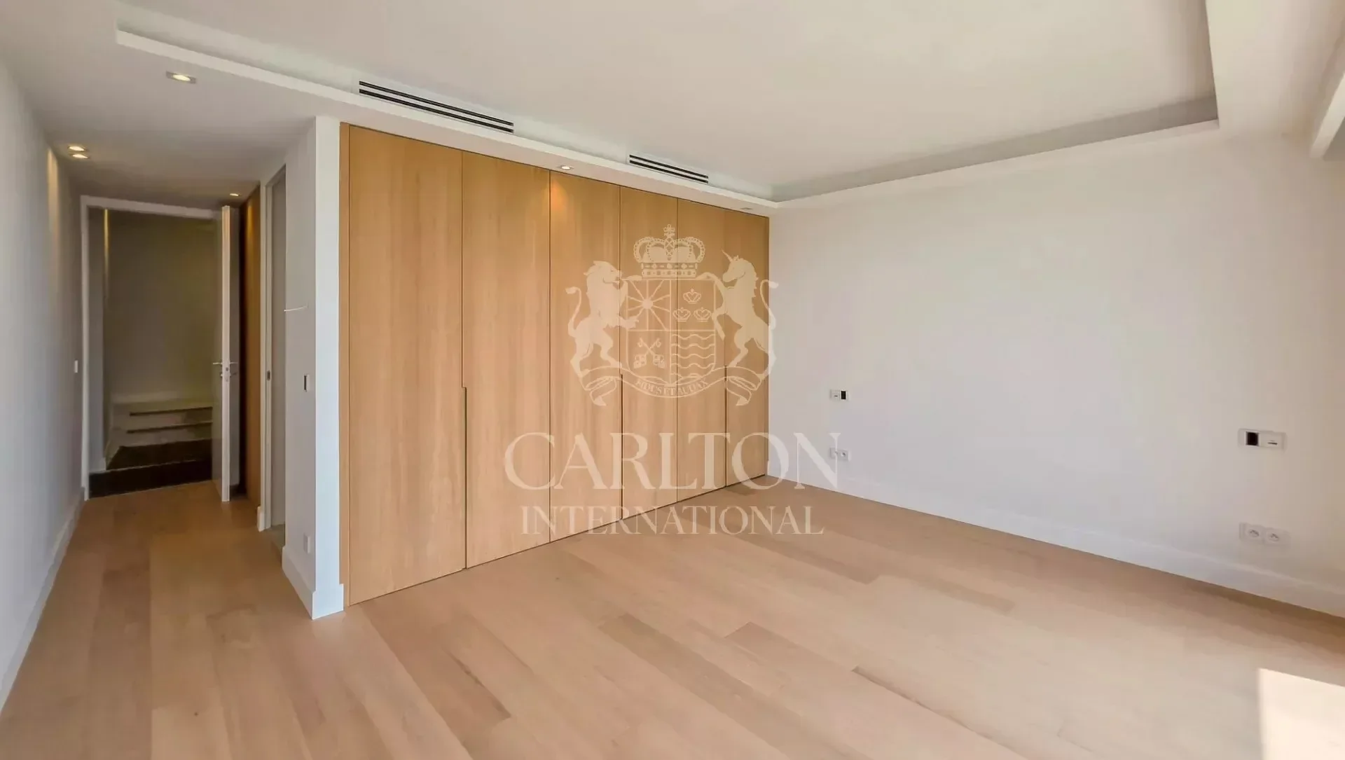 ROQUEBRUNE-CAP-MARTIN - Contemporary Villa with Panoramic Sea View