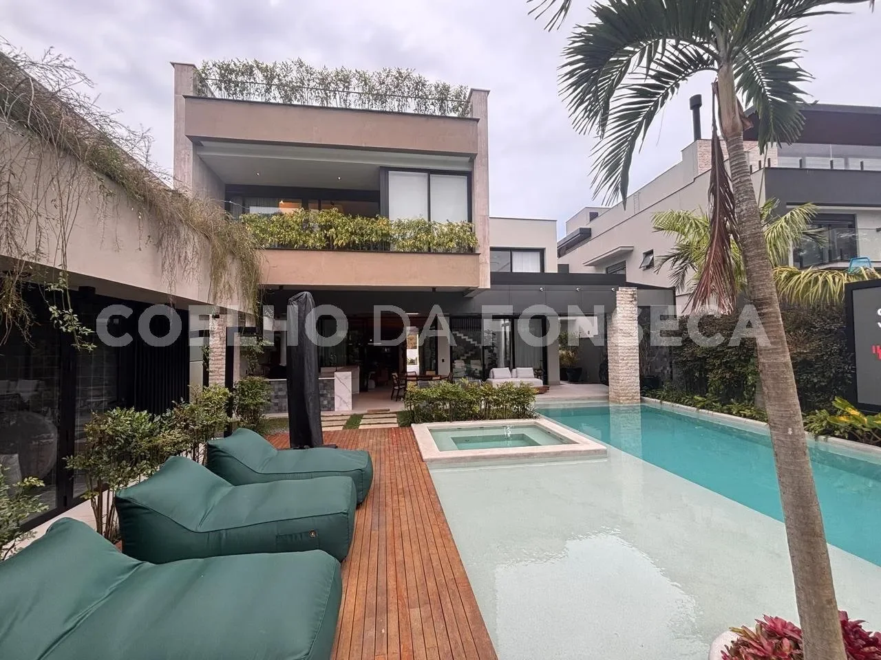 Exterior photo 8