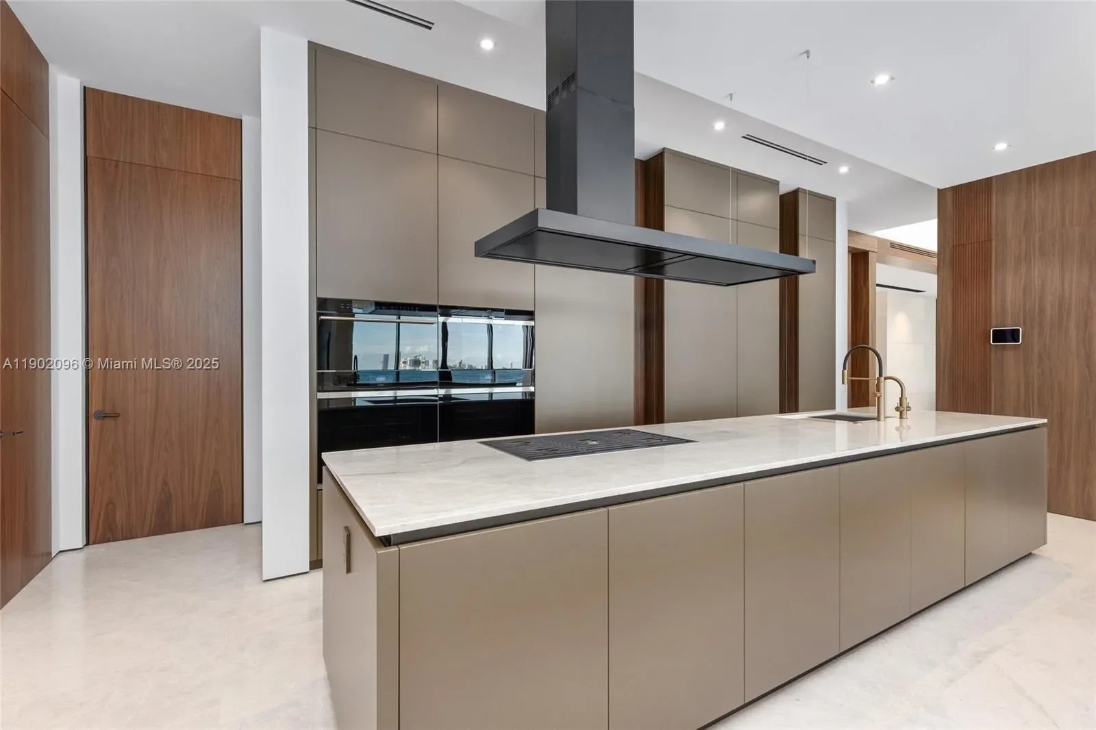 11404 N Bayshore Dr, North Miami Beach, Florida, United States. - Photo 15