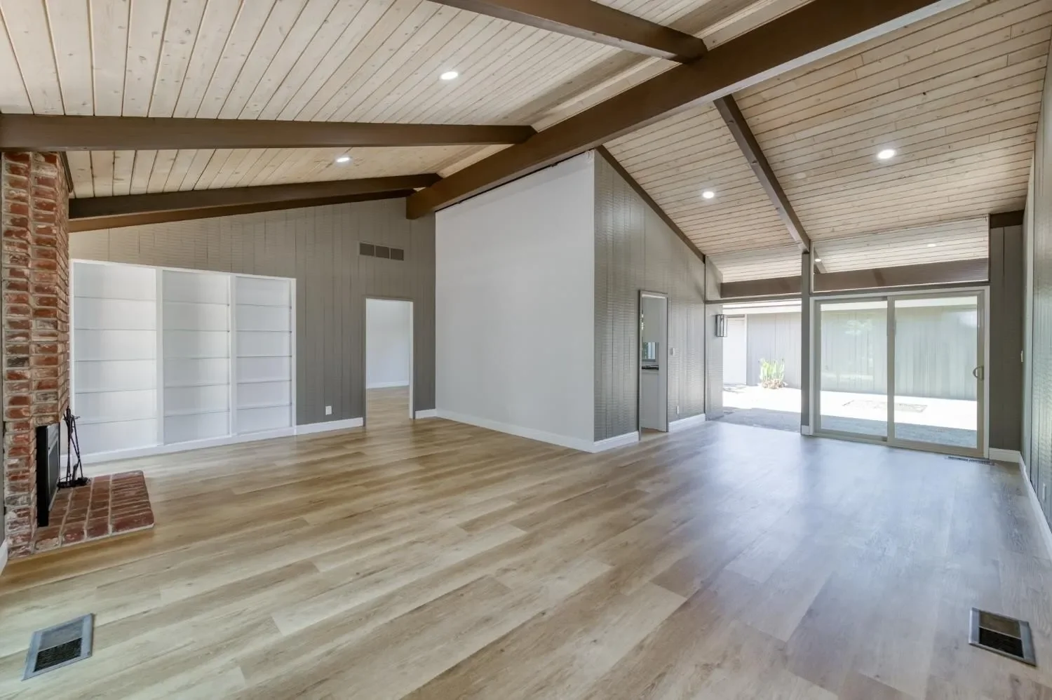 1904 Fairway Avenue S, Fresno, CA 93727, Fresno, California, United States. - Photo 4