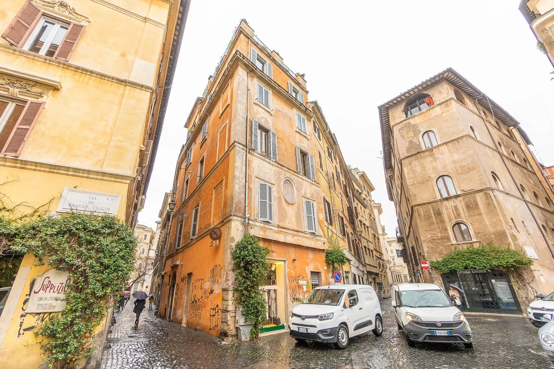 Exterior photo 5