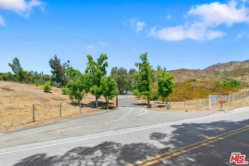 34067 Mulholland Highway, Malibu, California, United States. - Photo 31