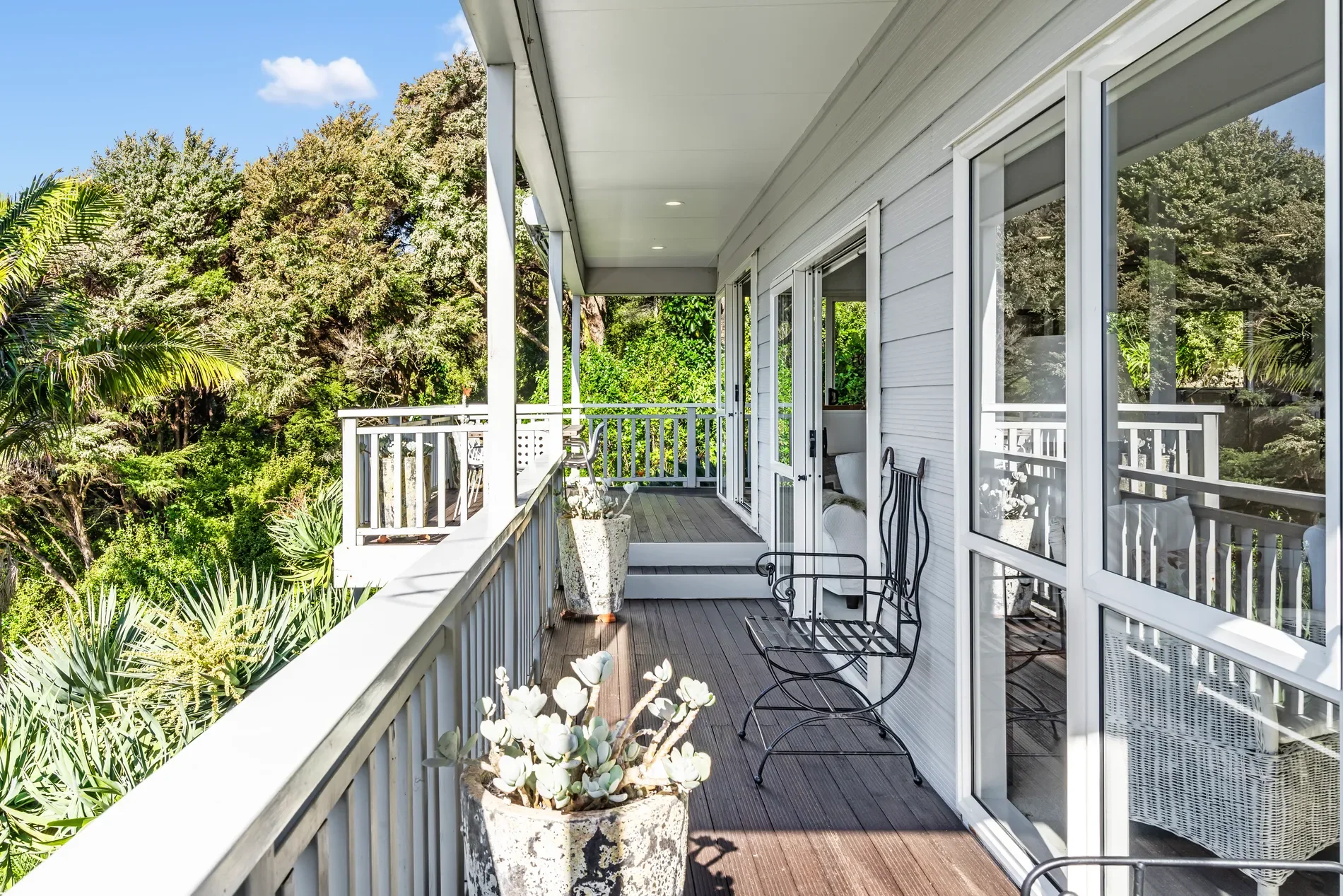 Exterior photo 4