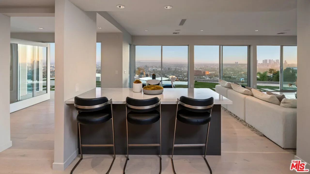 8515 Hedges Way, Los Angeles, California, United States. - Photo 9
