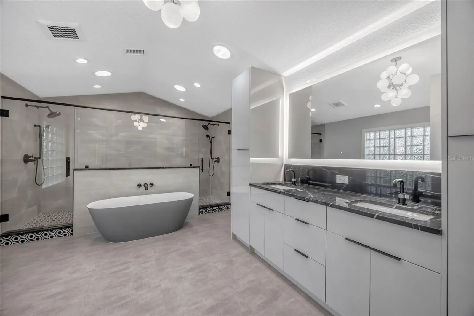 8400 35TH AVENUE N, ST PETERSBURG, FL, 33710, USA, St. Petersburg, Florida, United States. - Photo 2