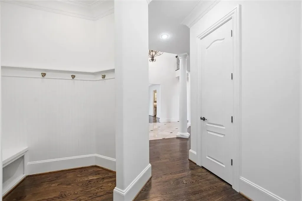 7611 Regency Circle, Sandy Springs, GA 30350, Atlanta, Georgia, United States. - Photo 33