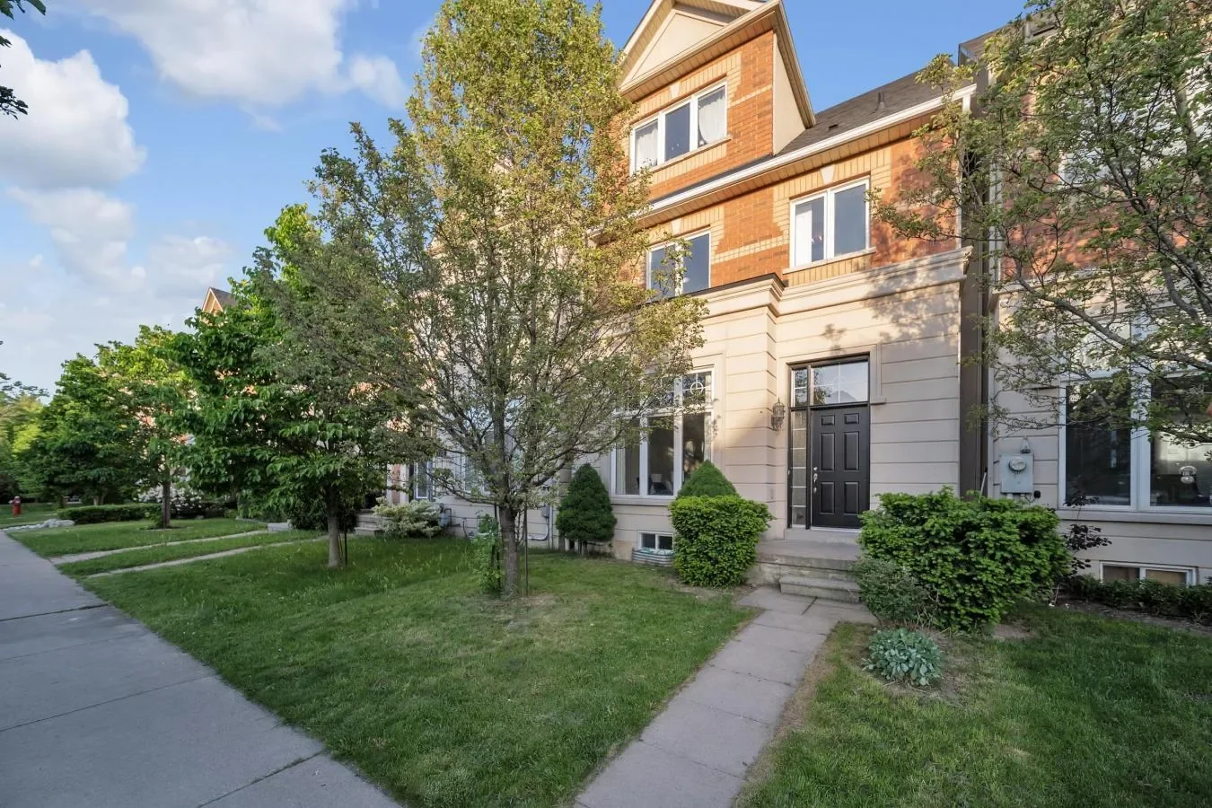 3182 Eclipse Avenue, Mississauga, Ontario, Canada. - Photo 2