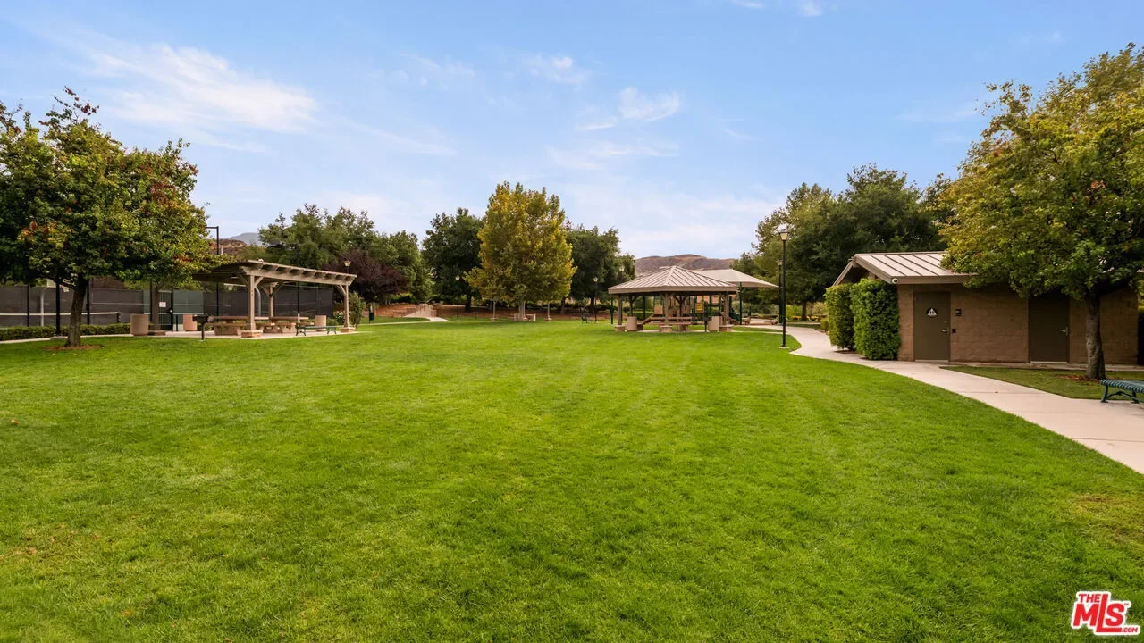 26518 Swan Ln, Santa Clarita, California, United States. - Photo 11