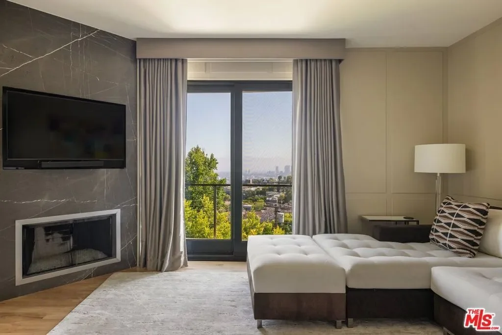 1573 Sunset Plaza Drive, Los Angeles, California, United States. - Photo 7