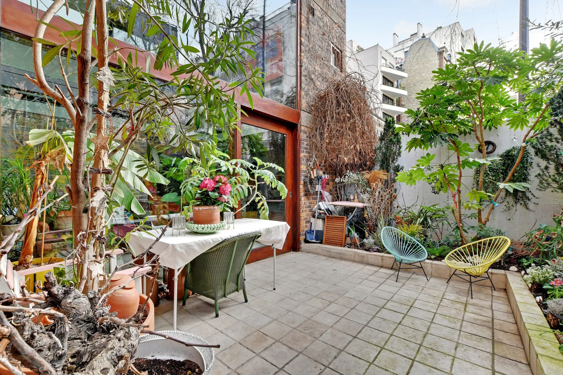 Exterior photo 2