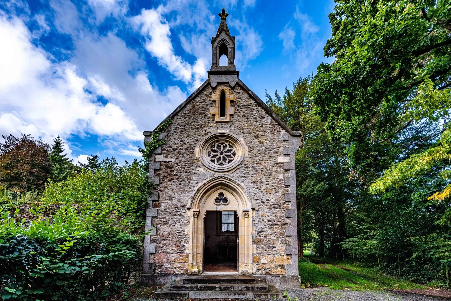 Exterior photo 2