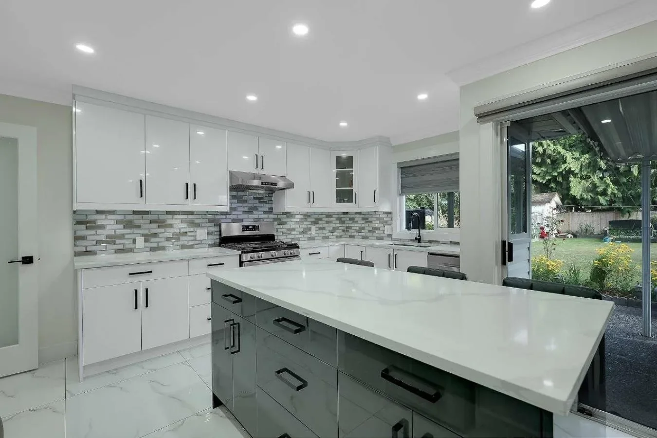 15738 97 AVENUE, Surrey, British Columbia, Canada. - Photo 3