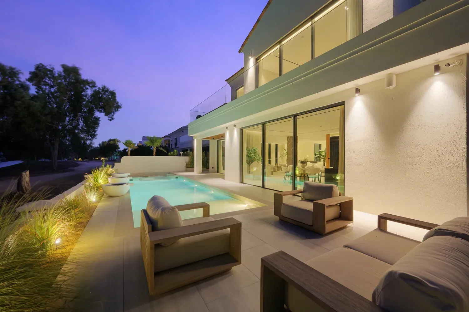 Exterior photo 7