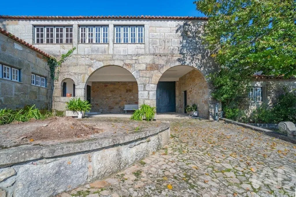 Exterior photo 5