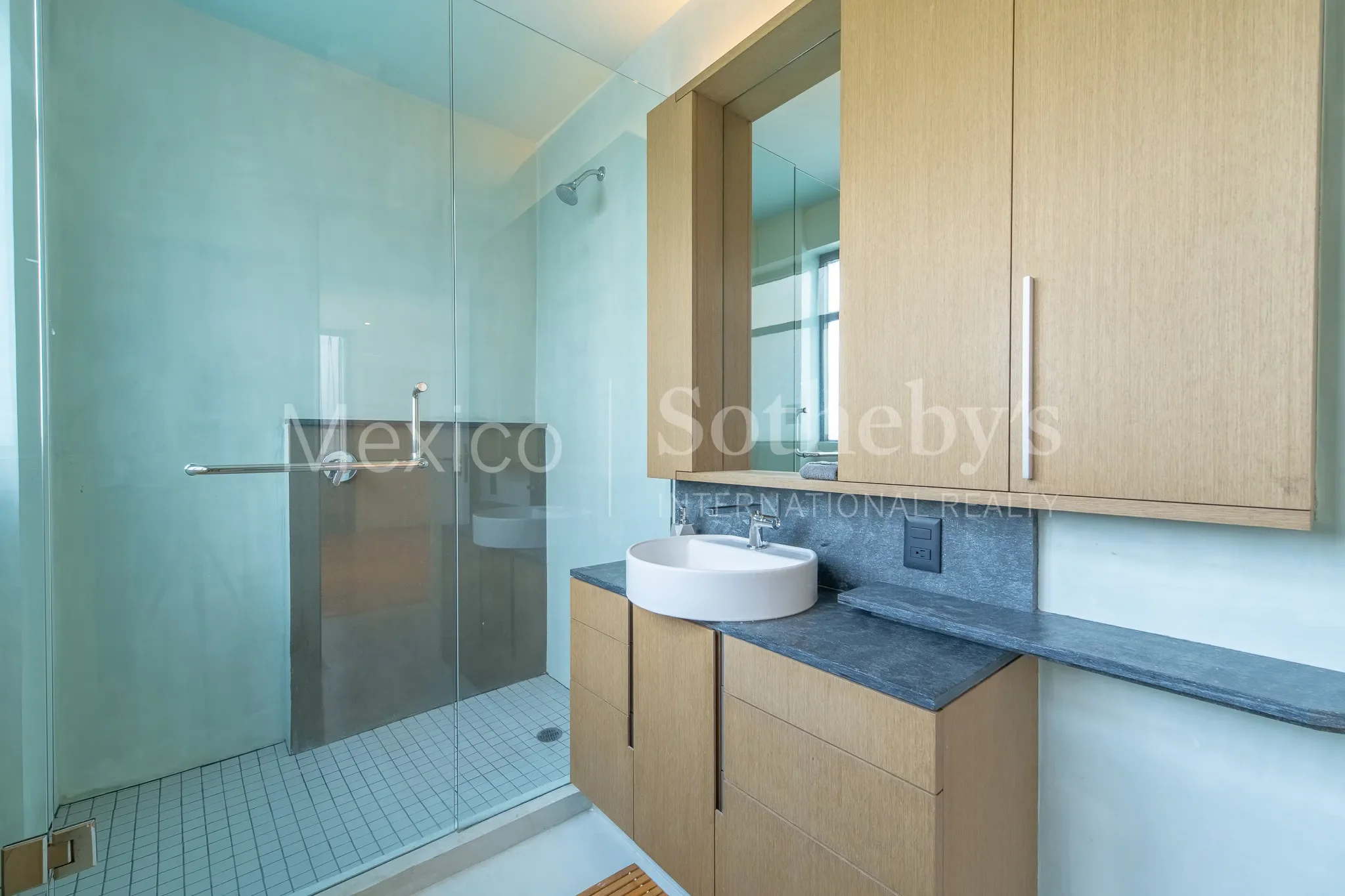 Gallery photo 3
