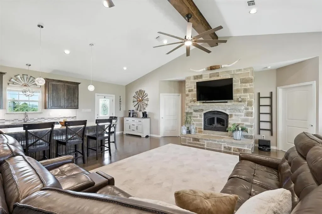 1106 Private Road 425, Savoy, Texas, United States. - Photo 6