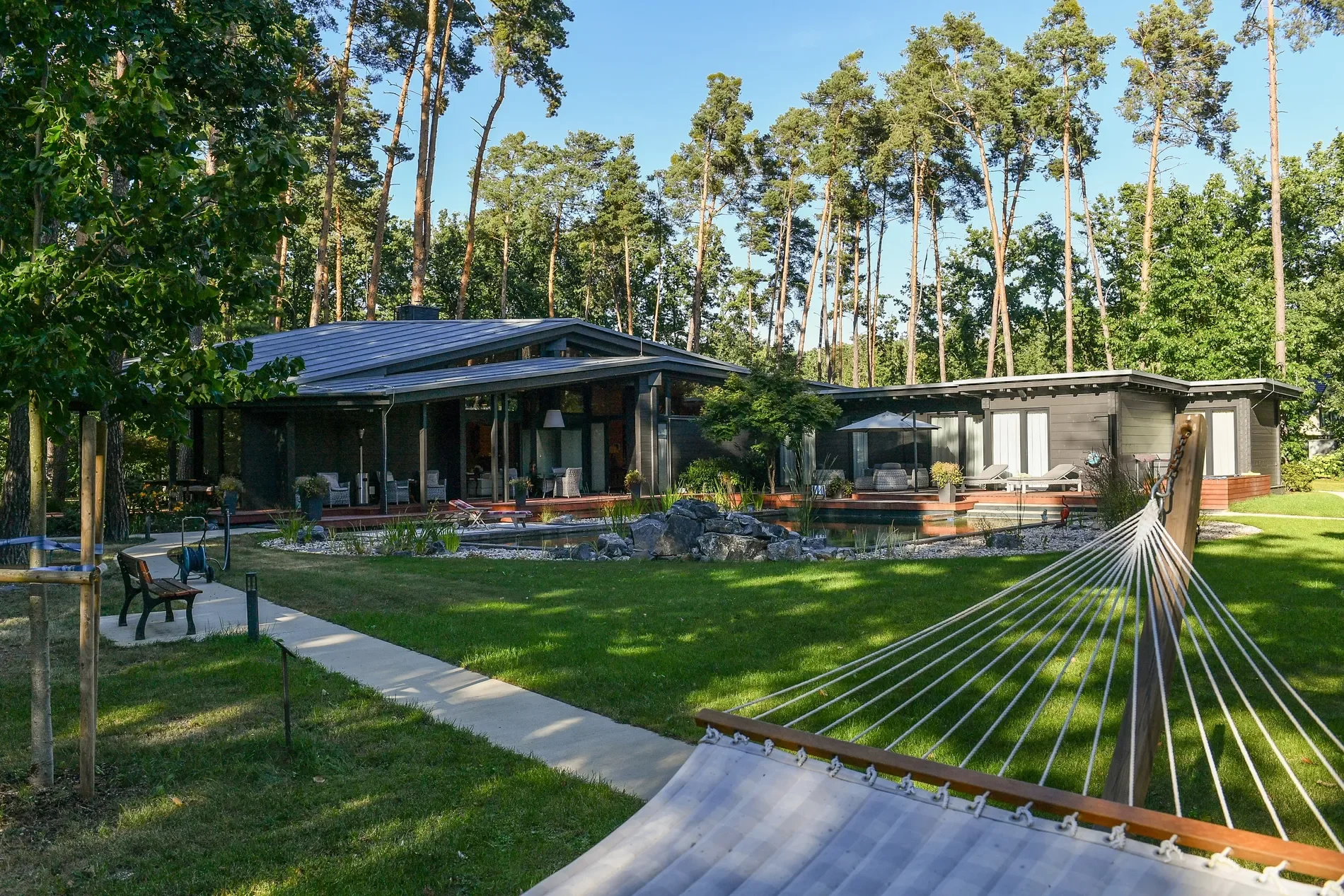 Exterior photo 3