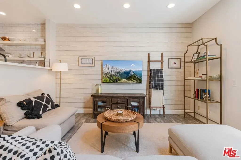 520 S Barrington Avenue 117, Los Angeles, California, United States. - Photo 17