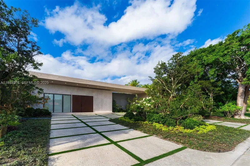 661 Melaleuca Ln, Miami, Florida, United States. - Photo 53