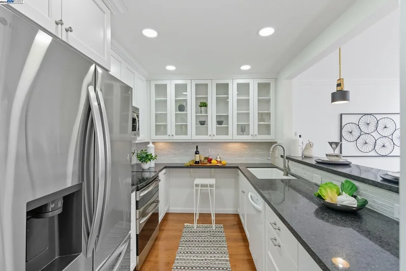 156 Lombard St, San Francisco, California, United States. - Photo 22