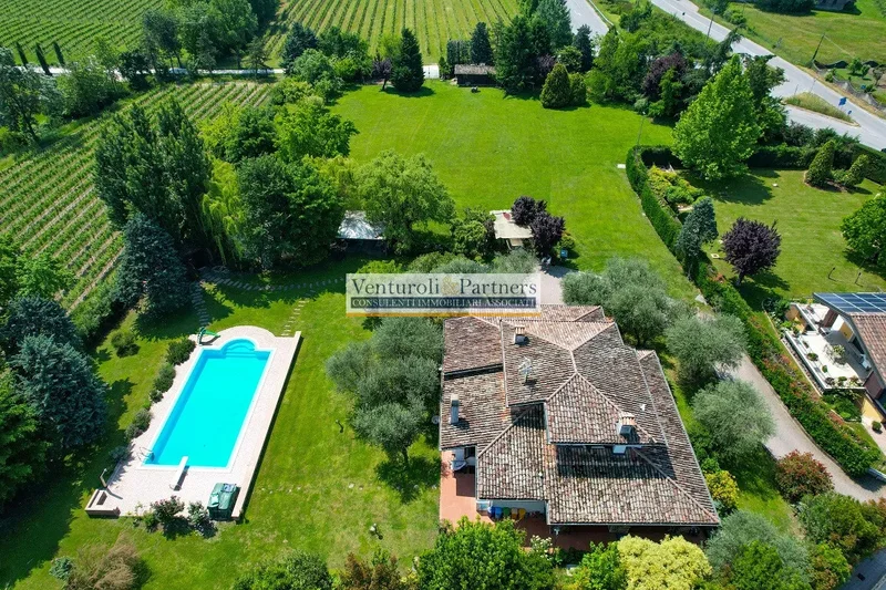 Via Nino Dal Pra, Rovizza, Lombardy, Italy. - Photo 8