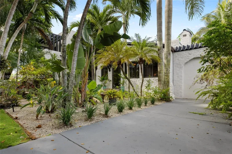 452 SW 21st Rd, Miami, Florida, United States. - Photo 19