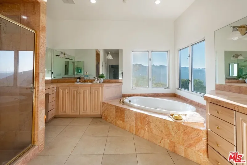 21965 Saddle Peak Rd, Topanga, CA 90290, Topanga, California, United States. - Photo 31