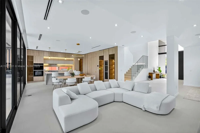1021 W 46th St, Miami Beach, Florida, United States. - Photo 30