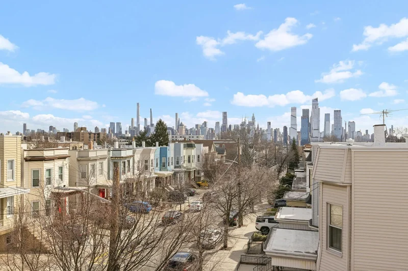 Palisade Avenue, Union City, New Jersey, United States. - Photo 28