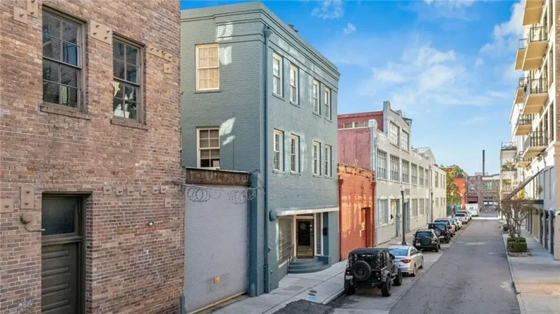 422 NOTRE DAME Street 1