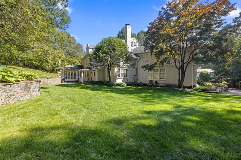 142 Crafts Road , Brookline, MA 02467, Brookline, Massachusetts, United States. - Photo 16