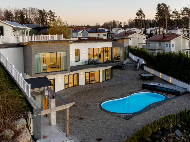 A villa of iconic architecture and exclusive design, featuring a sheltered pool area and bay view