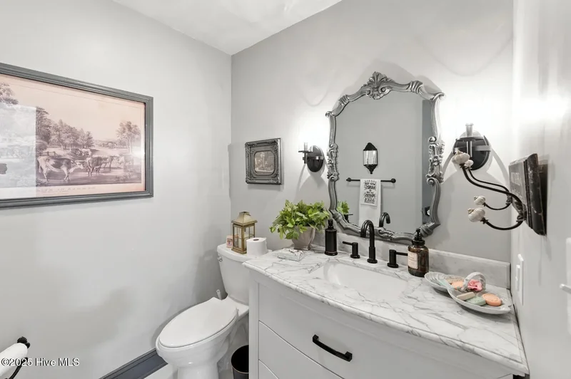 410 E Barefoot Road, Newton Grove, North Carolina, United States. - Photo 27