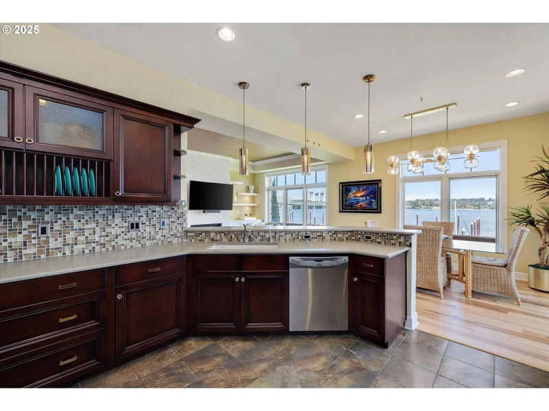 707 N Hayden Island Dr #215, Portland, OR 97217, Portland, Oregon, United States. - Photo 12