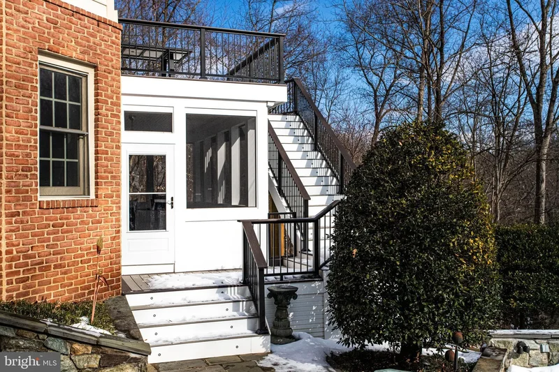 891 CHINQUAPIN RD, McLean, Virginia, United States. - Photo 86
