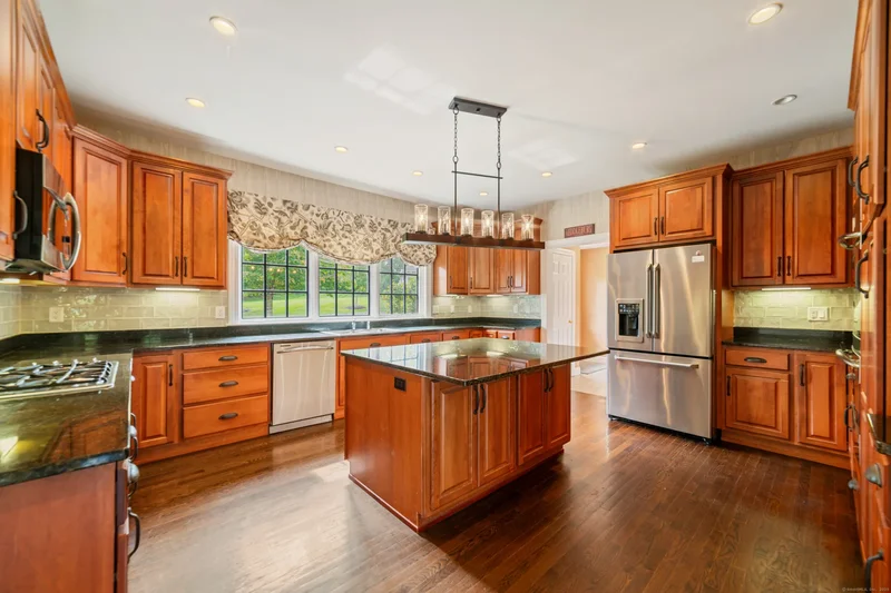 1 Hampshire Court, Middlebury, Connecticut, United States. - Photo 19