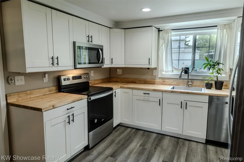 1815 E Lake Drive, Novi, MI 48377, Novi, Michigan, United States. - Photo 6
