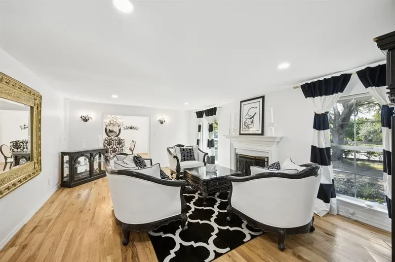 11212 Inwood Road, Dallas, Texas, United States. - Photo 14
