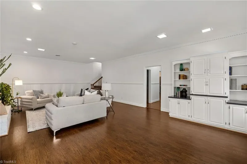 32 Kemp Road E, Greensboro, North Carolina, United States. - Photo 35