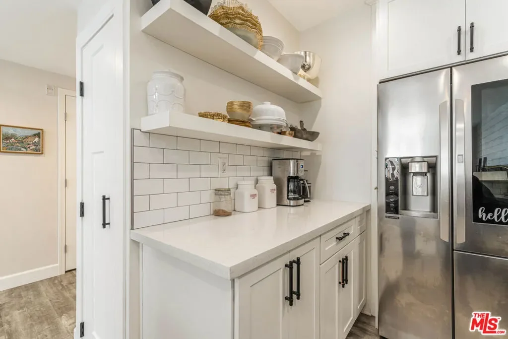 520 S Barrington Avenue 117, Los Angeles, California, United States. - Photo 1